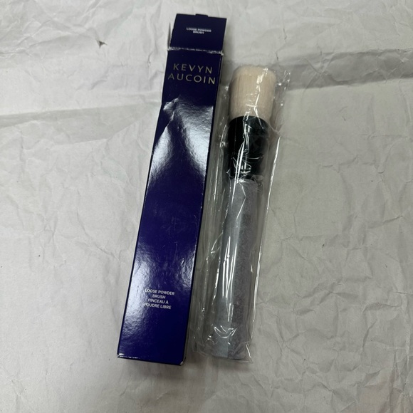 Kevyn Aucoin Other - Kevyn aucoin loose powder brush